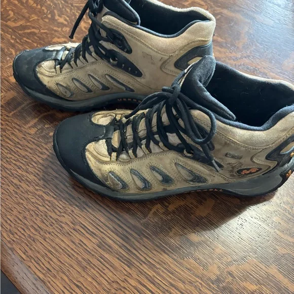 Merrell Tan and Black Men's Boots - Picture 2 of 7